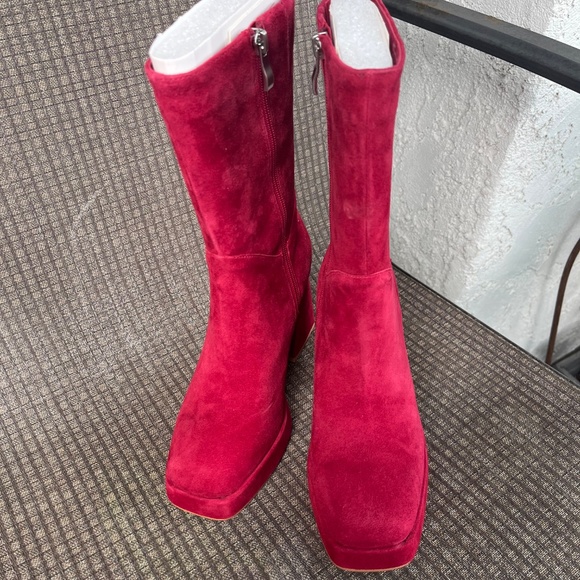 Boots - Picture 5 of 6